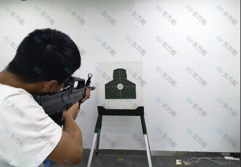 东方和视觉靶可适配哪些射击训练需求，其功能设计有何特点？